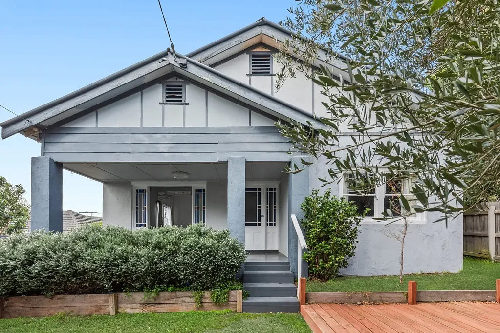Frankston 3ਬੈੱਡਰੂਮ Character, Space & Lifestyle on a Generous Allotment | Offers Closing 25th July @ 5pm (Unless sold prior)
