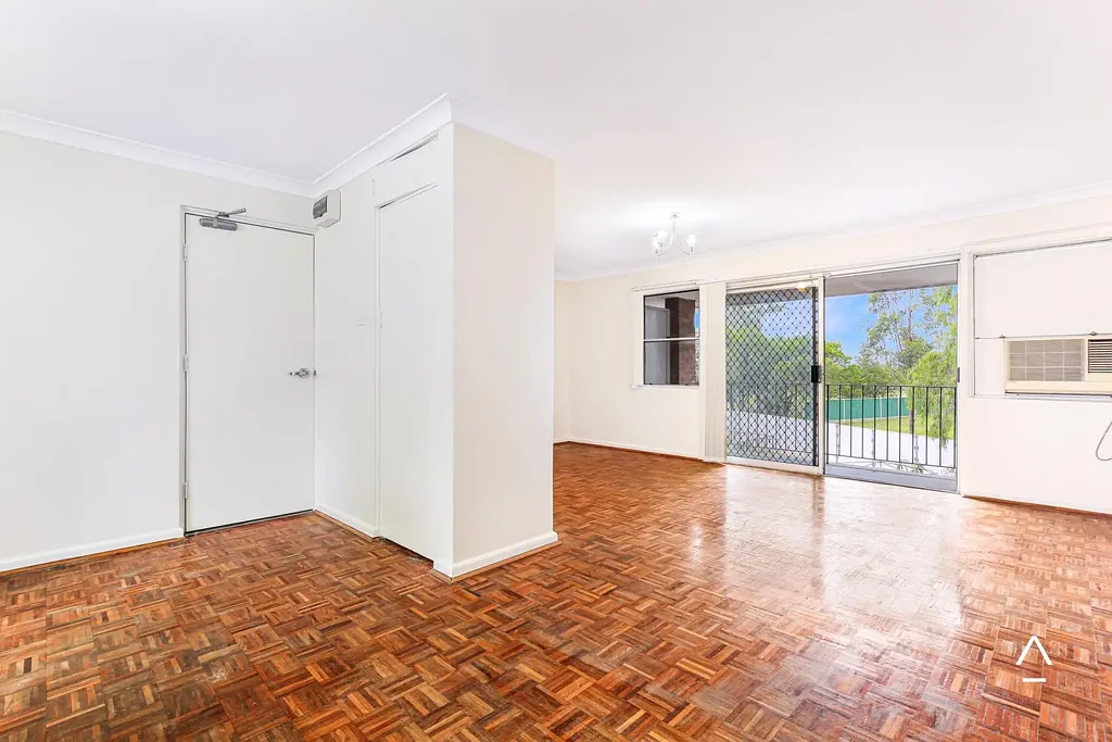 Top-Floor 3-Bedroom Apartment for Rent in Chester Hill