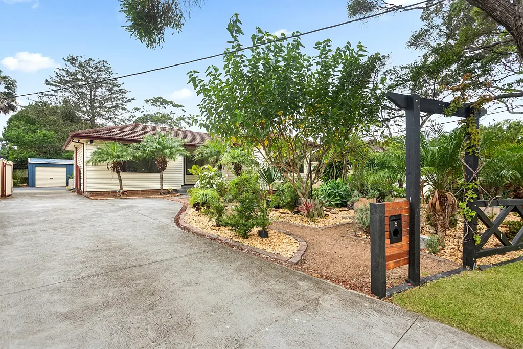 5 Alfred Crescent, Lake Illawarra, NSW 2528