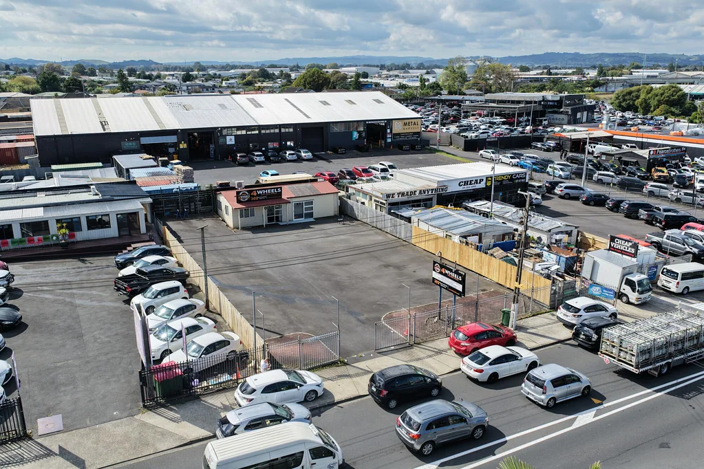 Manurewa High-profile car yard | Great South Road exposure