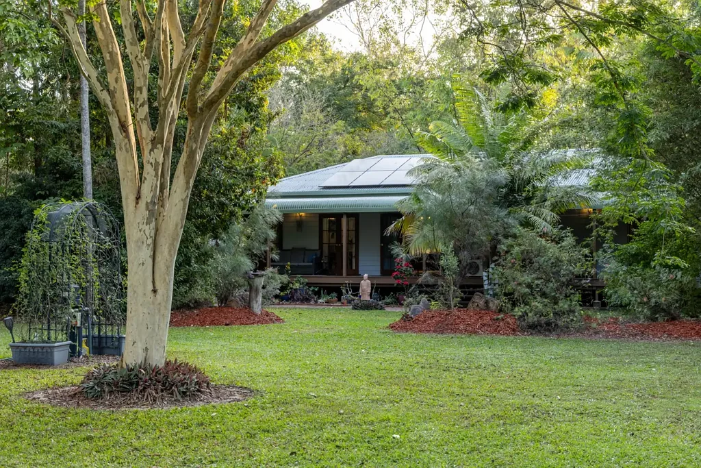 Bluewater Park 4ਬੈੱਡਰੂਮ Resort Style Acreage Living in a Private Tropical Sanctuary