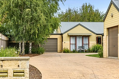 Daylesford 2chambre Stylish Low Maintenance Living Moments from Daylesford’s Heart