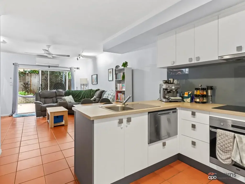 Redlynch 2房  Private & Peaceful Townhouse Living