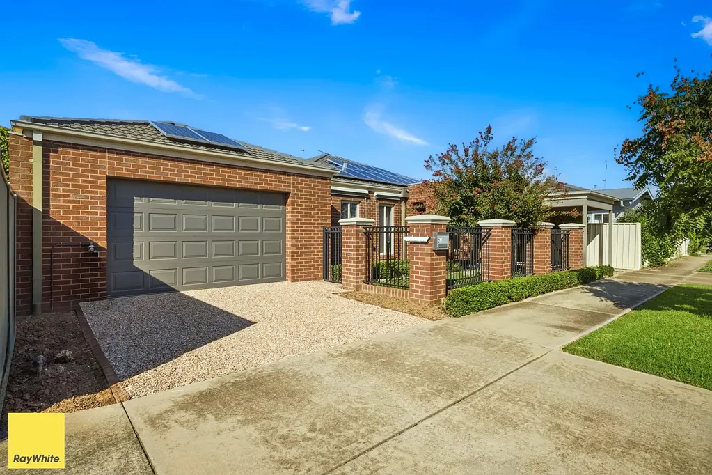 Tatura 2ห้องนอน Rare Stand-Alone Townhouse in a Central Location