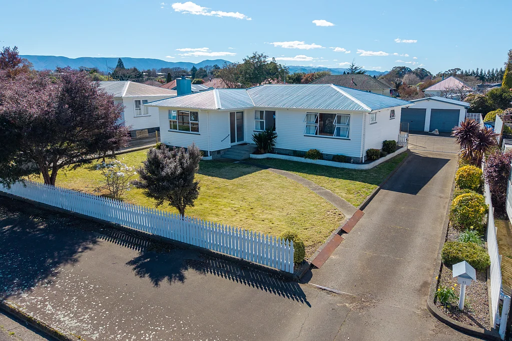 Dannevirke 4房  Family living opposite showgrounds