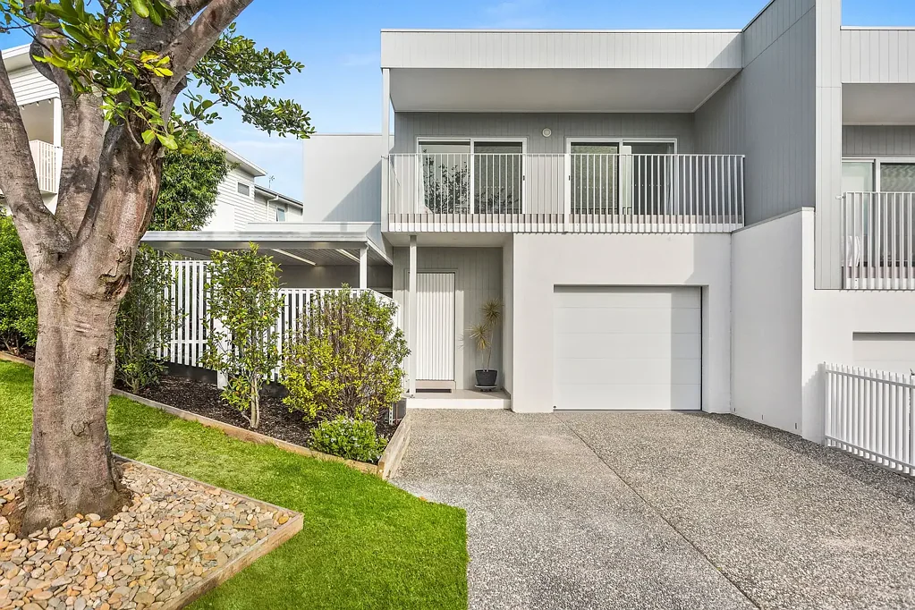 Blackbutt 3房  Architectural Style Meets Everyday Function - 1/8 Lyrebird Close, Blackbutt