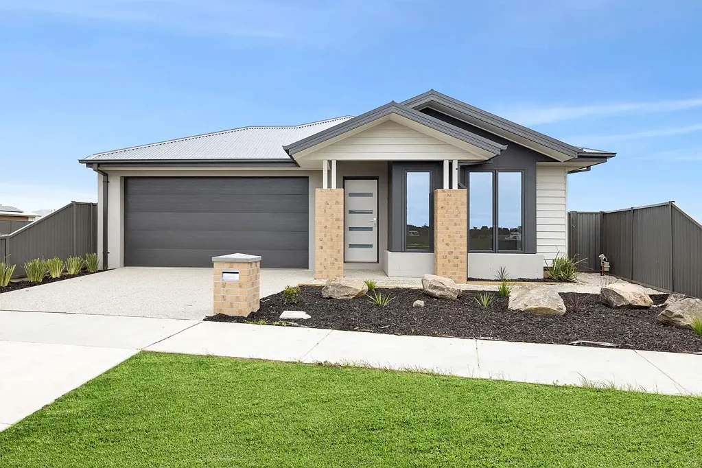 MODERN LIVING IN LUCAS