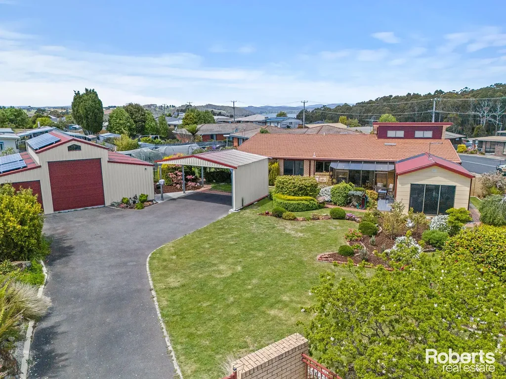 Miandetta 5 Bedroom Large Home on Huge Double Block in Top Location!