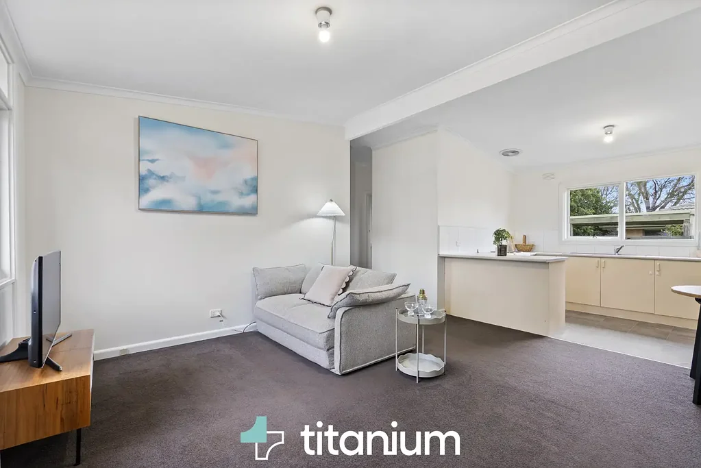 Frankston 2房 Frankston学区内 2卧2卫 宽敞后院 靠近市中心 海滩 交通 INVITING HOME WITH STRONG LIFESTYLE APPEAL