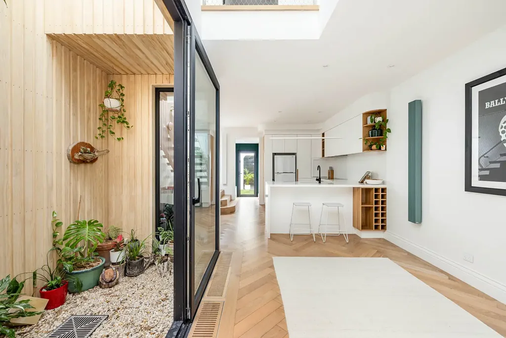 Newly built high-end 3-bedroom home opposite park