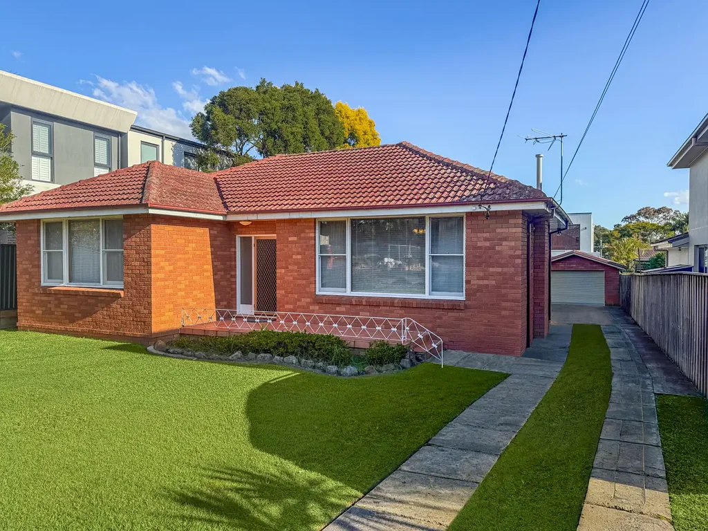 North Ryde 3Kwarto First Time Offered to Market - A Much-Loved Family Home on 615sqm of North-Facing Land