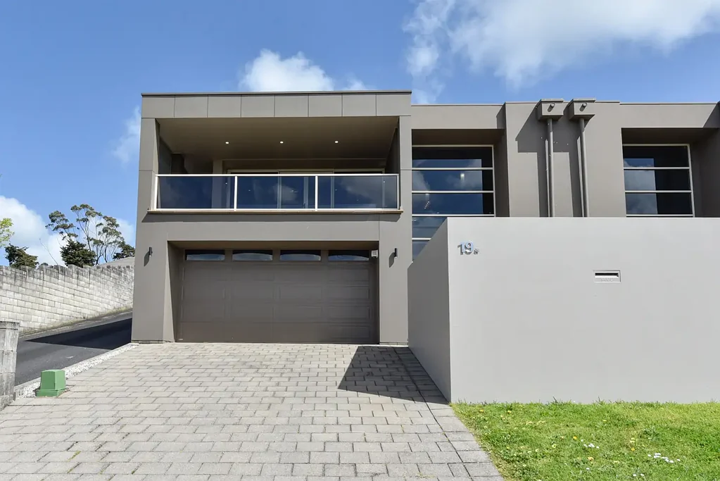 Mount Gambier 3房  LUXURY LIVING WITH UNSURPASSED VIEWS