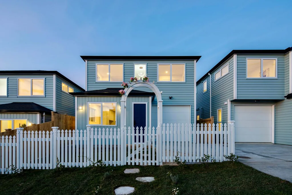 2C Deuxberry Avenue, Northcote, North Shore City, Auckland
