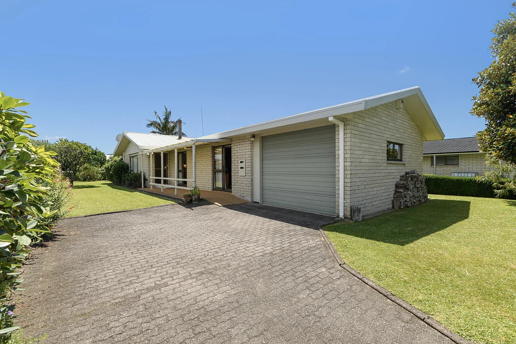 Katikati 3બેડરૂમ Spacious three bedroom home with garden