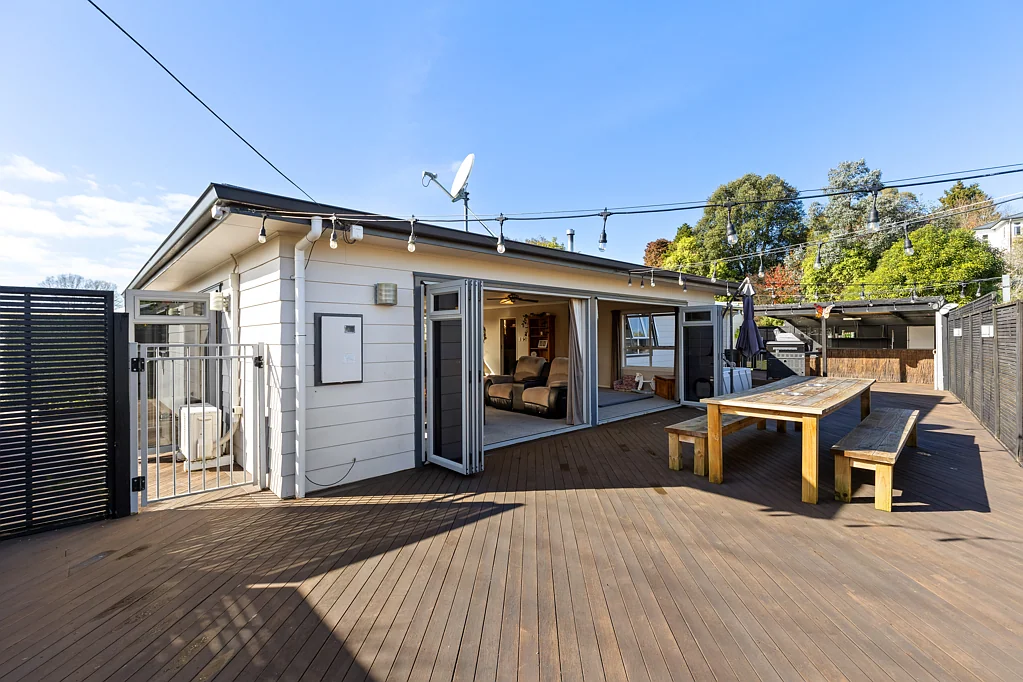 Tirau 3Moenga Family living and entertainers dream
