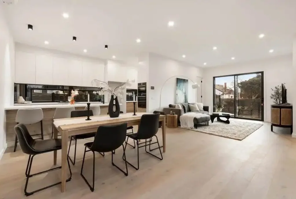 Refined Luxury Living with Seamless Indoor–Outdoor Connection
