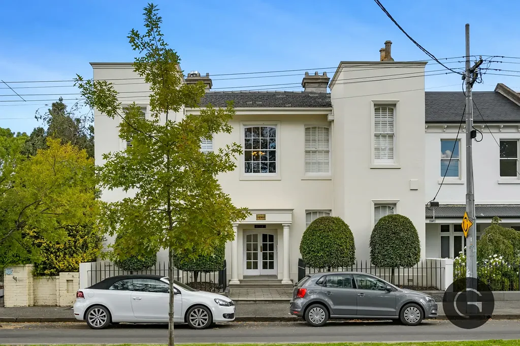 ‘’Knightsbridge’’ Park View Apartment