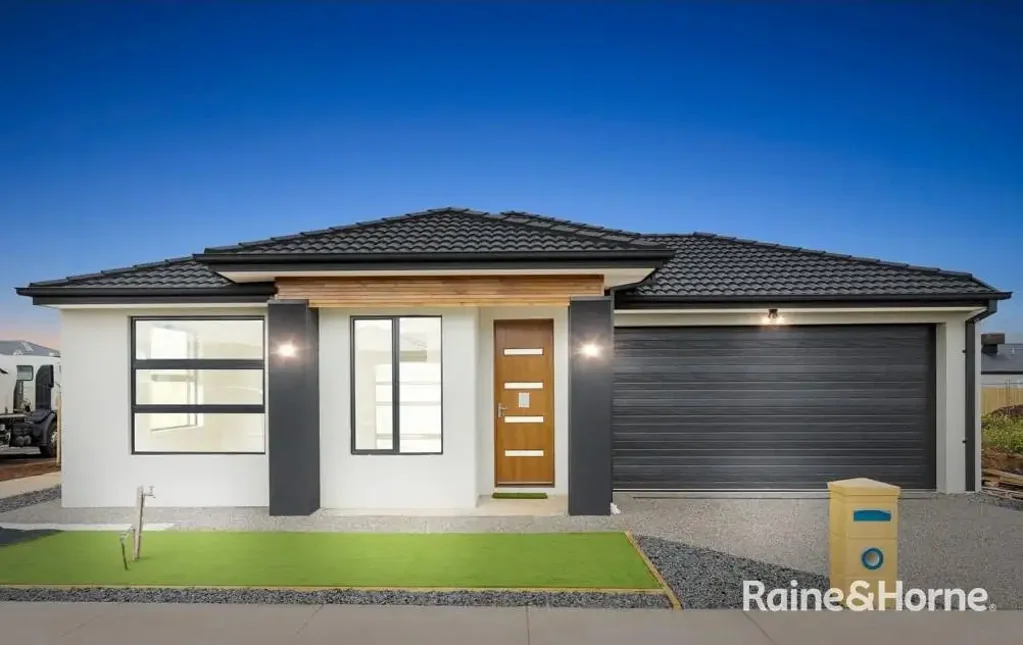 Modern 4 Bedroom Family Home!