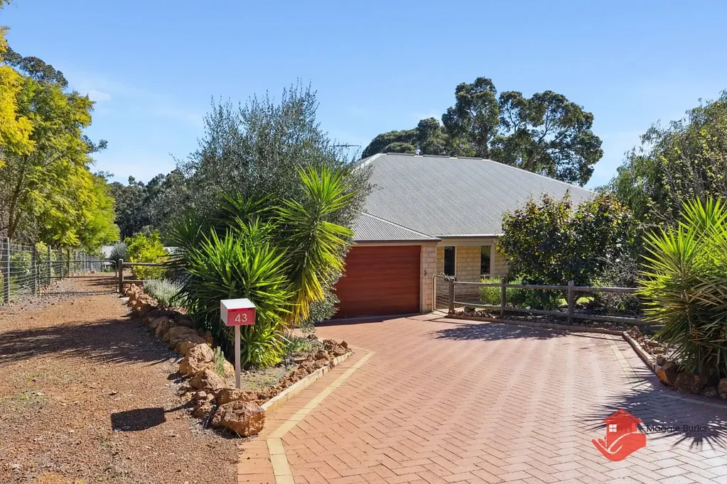 Bedfordale 4 Bedroom EXPANSIVE COUNTRY-STYLE RETREAT JUST MINUTES FROM A REGIONAL CENTRE