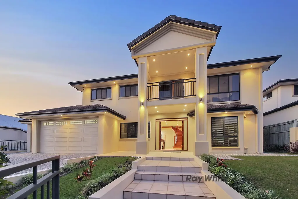 Stretton 5 Bedroom Distinguished Family Living in 'The Parks' Estate Stretton