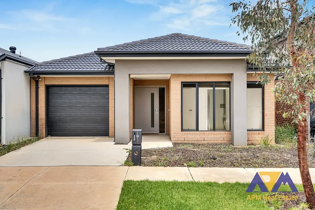 Modern 1-Bedroom within a Multi-Generational Property (Part of a 3-Bedroom Home) – Ideal for Singles or Couples, Utilities Included