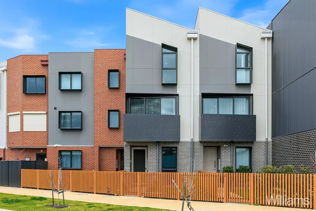 South Kingsville 3房 宽敞、时尚与可持续性兼备的现代联排别墅生活 Contemporary Townhouse Living with Space, Style & Sustainability