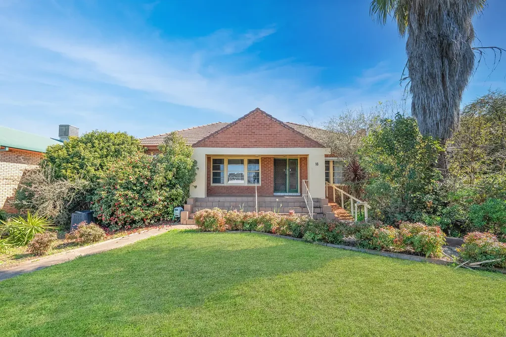 16 Hume Street, Parkes, NSW 2870