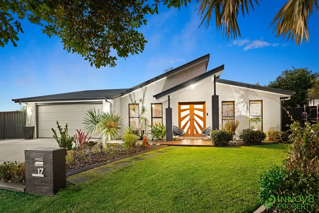Petrie 4Kwarto Beautifully Renovated Low-Set Family Entertainer With A Sparkling Mineral Pool, Mountain Views & Superb Side Access!