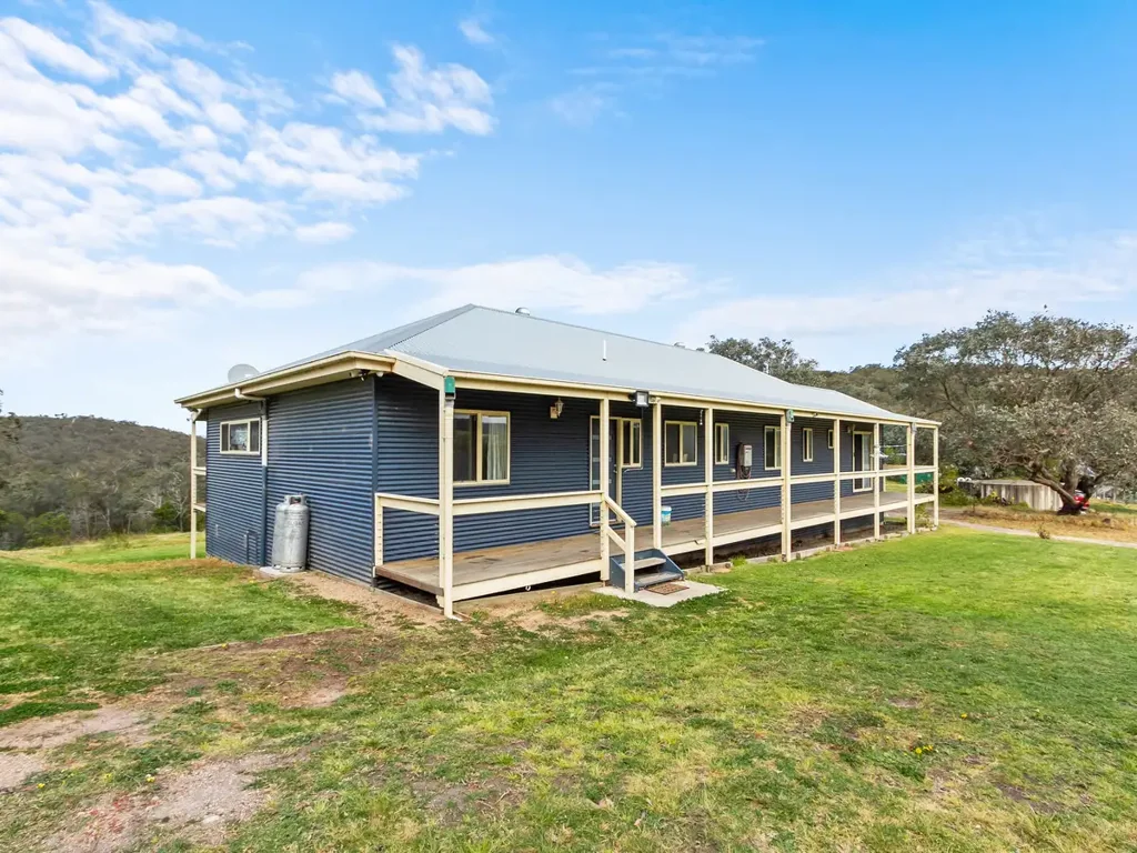 Maffra West Upper  Serene Bushland Retreat – Self-Sufficient Living Awaits!