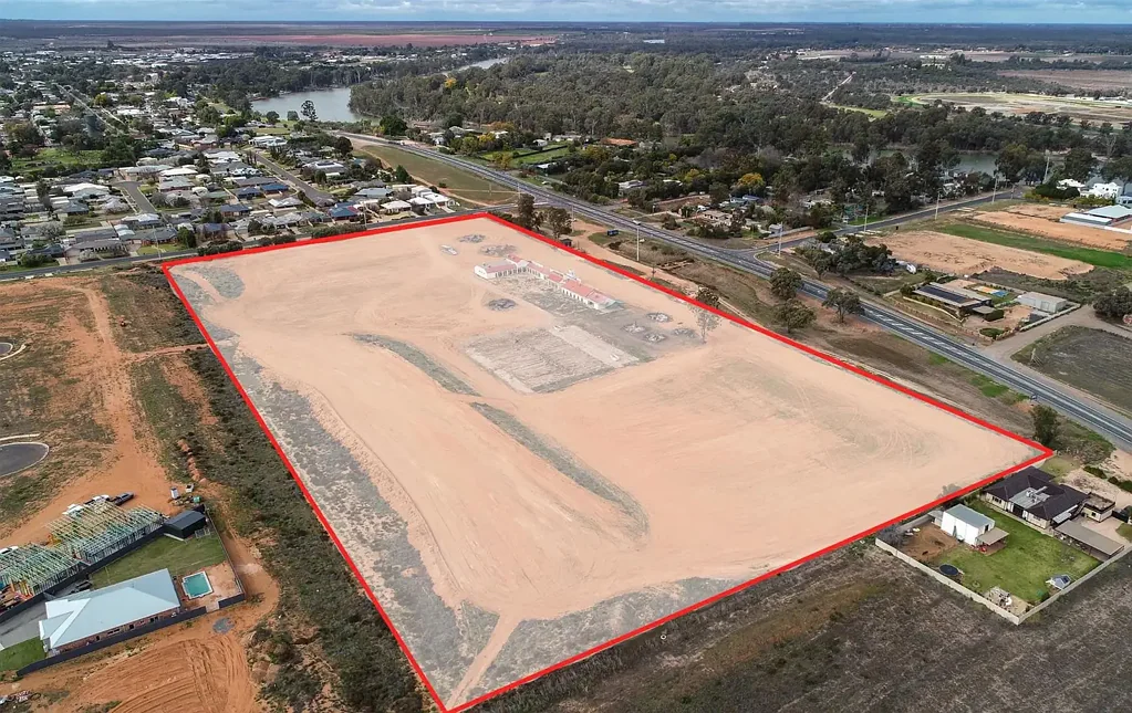 Gol Gol LANDMARK DEVELOPMENT OPPORTUNITY
