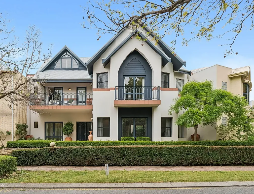 Subiaco 3 Slaapkamer Parklands & Lake on your doorstep!