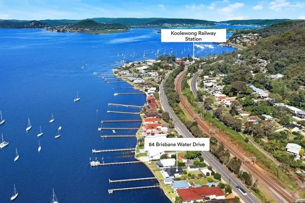 Koolewong 3 Bedroom Waterfront modern home! With private Jetty for water access!