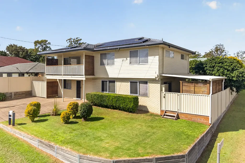 Alexandra Hills 5房 侧面通道 - 棚屋 - 双层生活 Side Access - Shed - Dual Living