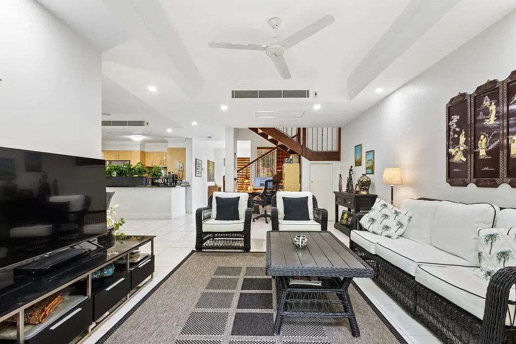 Craiglie 3Phòng ngủ 3-bedroom villa with double lock up garage -Zoned residential