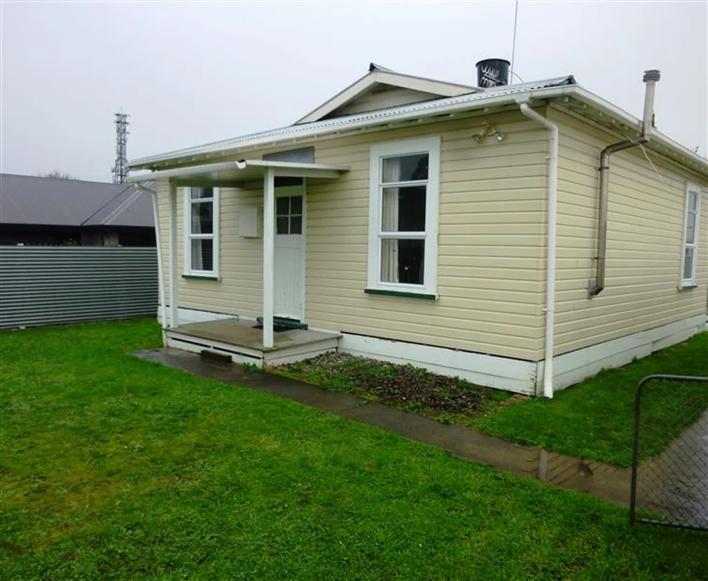 Cute 3 Bedroom Cottage With Garage