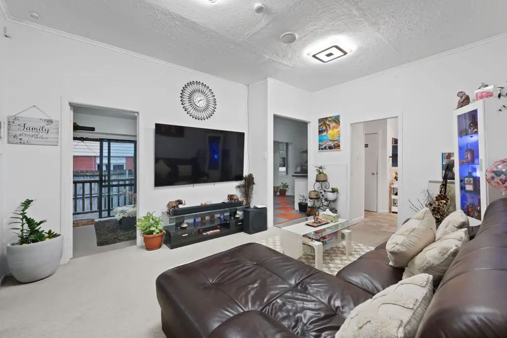 Mangere East 5Moenga **LARGE Home for LARGE Dreams