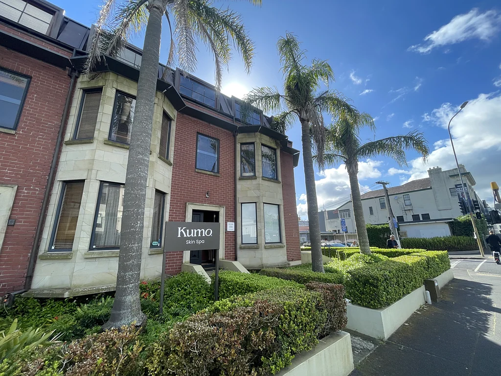 Ponsonby Prime Ponsonby positioned suite