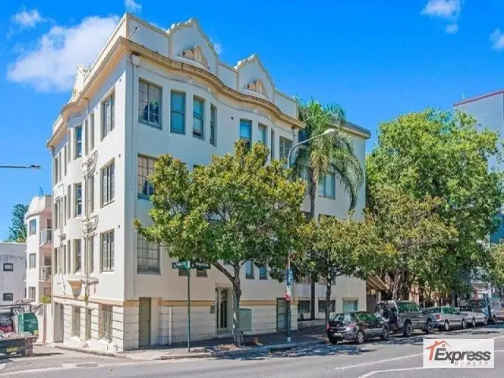STUDIO APARTMENT:  Minimum 3-month lease