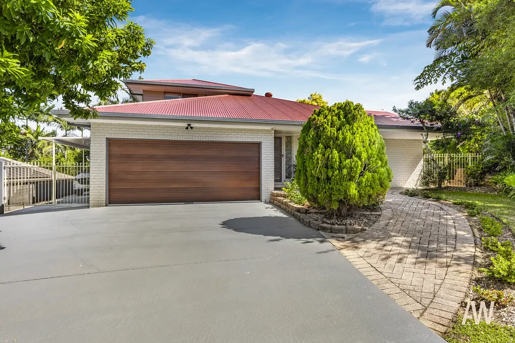 Sippy Downs 5 Bedroom Room for Three Generations – A Renovated Home That Truly Fits Everyone