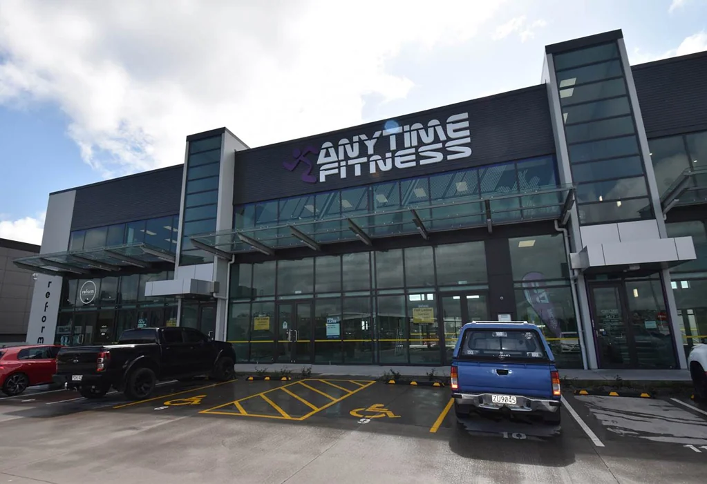 East Tamaki  SUPERB BRAND NEW RETAIL - ORMISTON