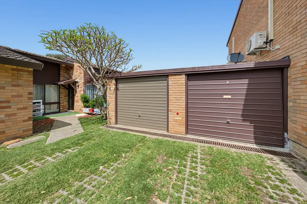 Chester Hill 3房 完美的家庭起步房 - 宽敞三卧室别墅，潜力无限 The Perfect Family Starter - Spacious Three Bedroom Villa with Outstanding Potential
