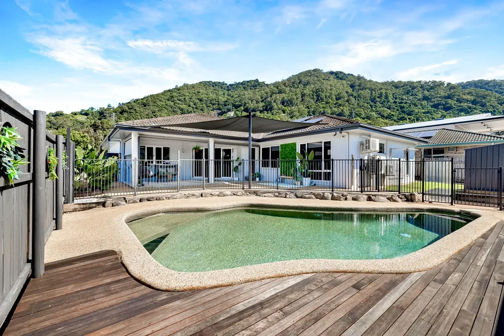 148 McFarlane Drive, Kanimbla, QLD 4870