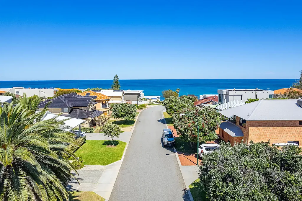24 Belhus Drive, Trigg, WA 6029