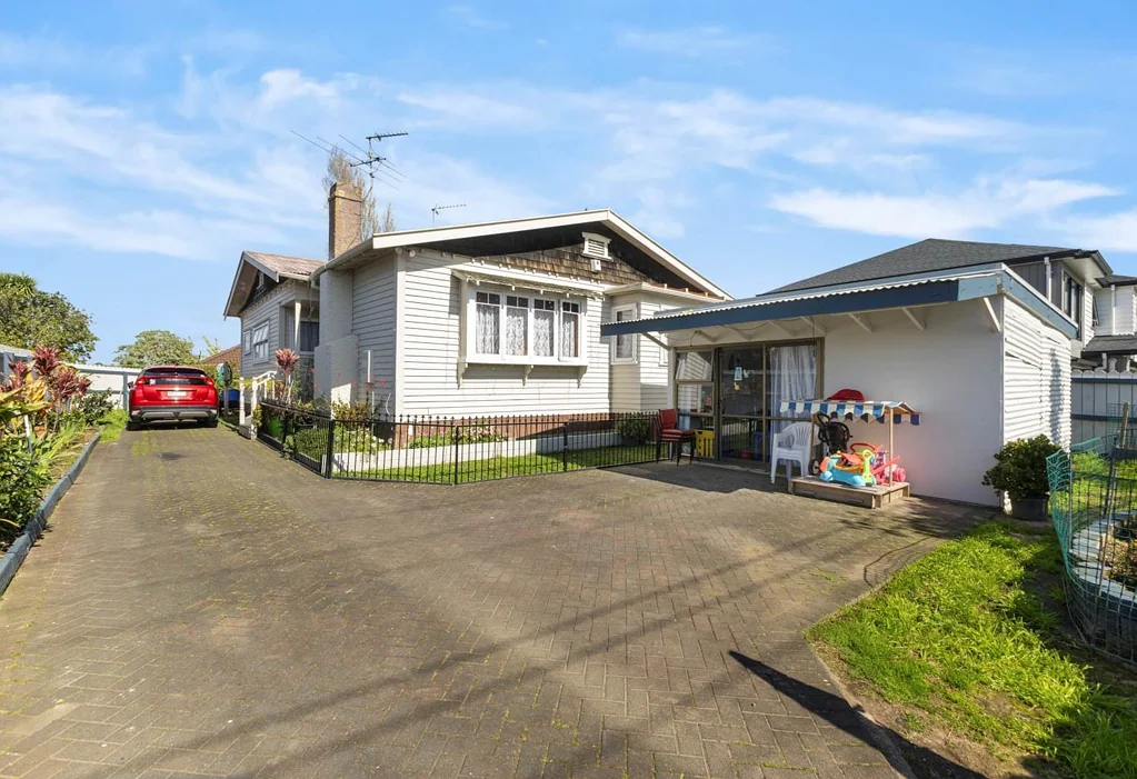 MANUREWA, 4 BEDROOMS