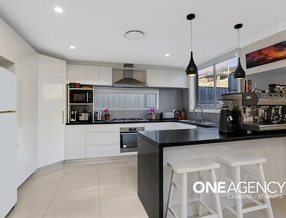 1/14A Angophora Avenue, Kingswood, Outer Western Sydney, 5 habitaciones, 3 baños, Apartment