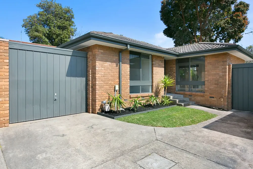 Downsizer's Delight! Prime Location & Modern Comfort Awaits!