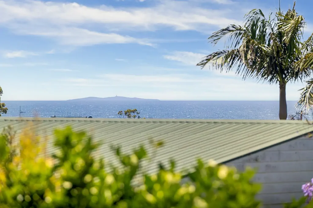 Bermagui 3બેડરૂમ ELEVATED COASTAL LIVING WITH VIEWS TO MONTAGUE ISLAND