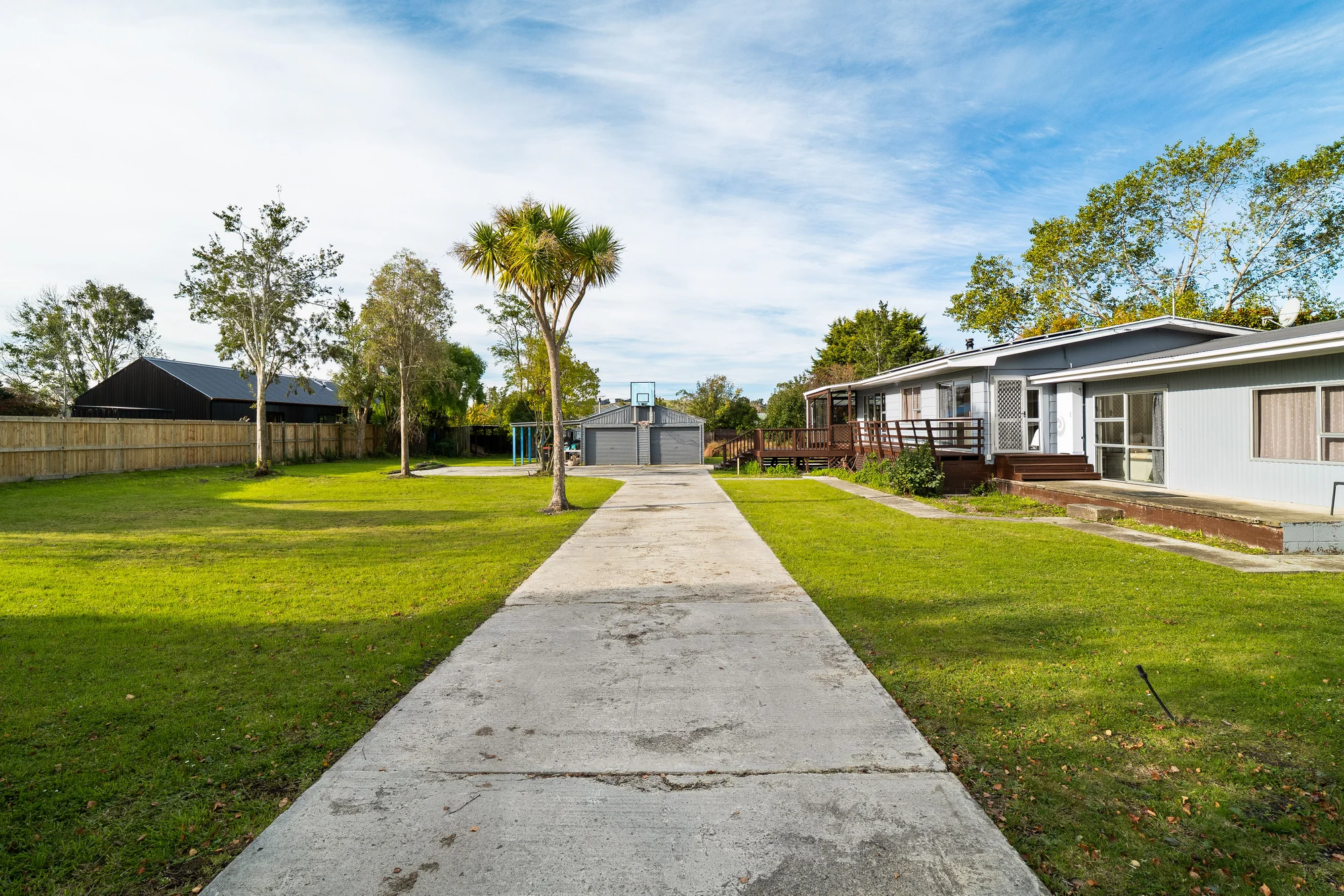 Waikouaiti 4Habitaciones Garages, Large Section! - Not Yet Under offer