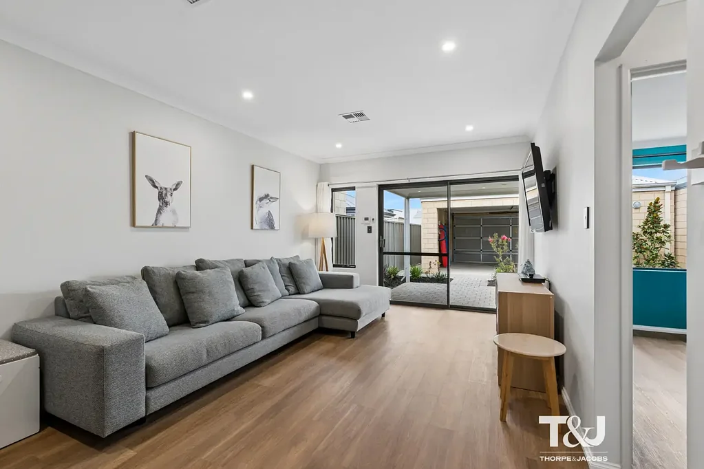 Piara Waters 3 Bedroom MODERN, SECURE & EASY LIVING