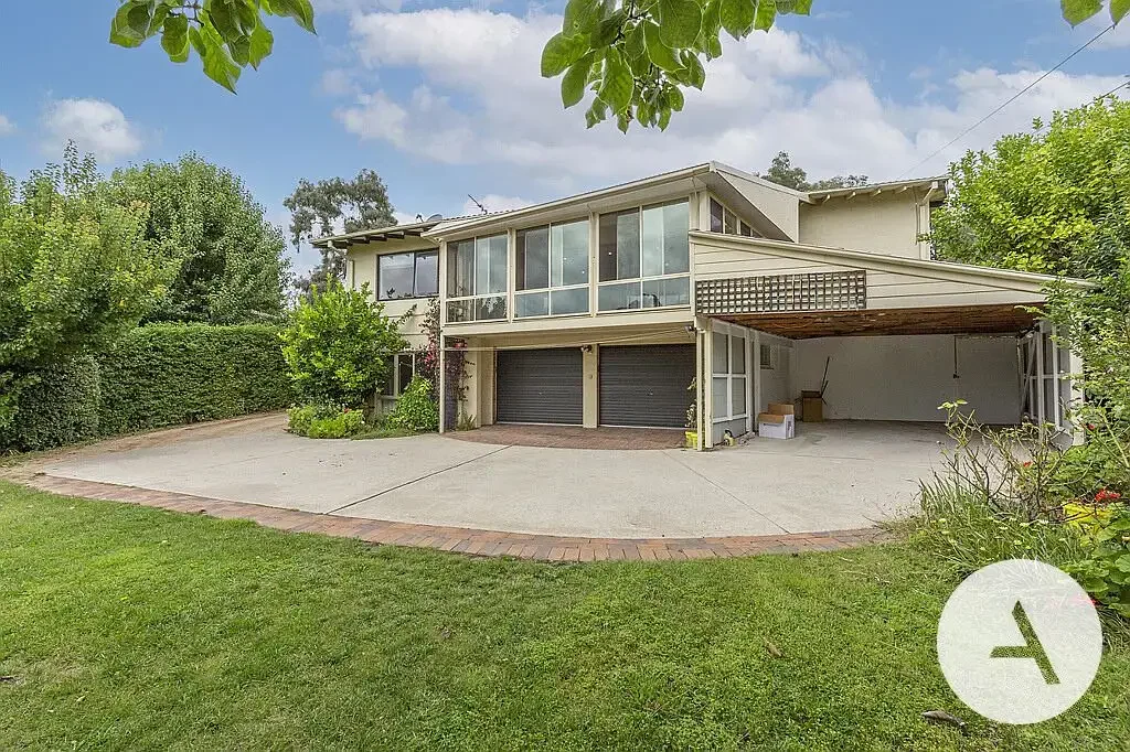 Spacious five-bedroom, three-bathroom family home in a sought-after elevated location